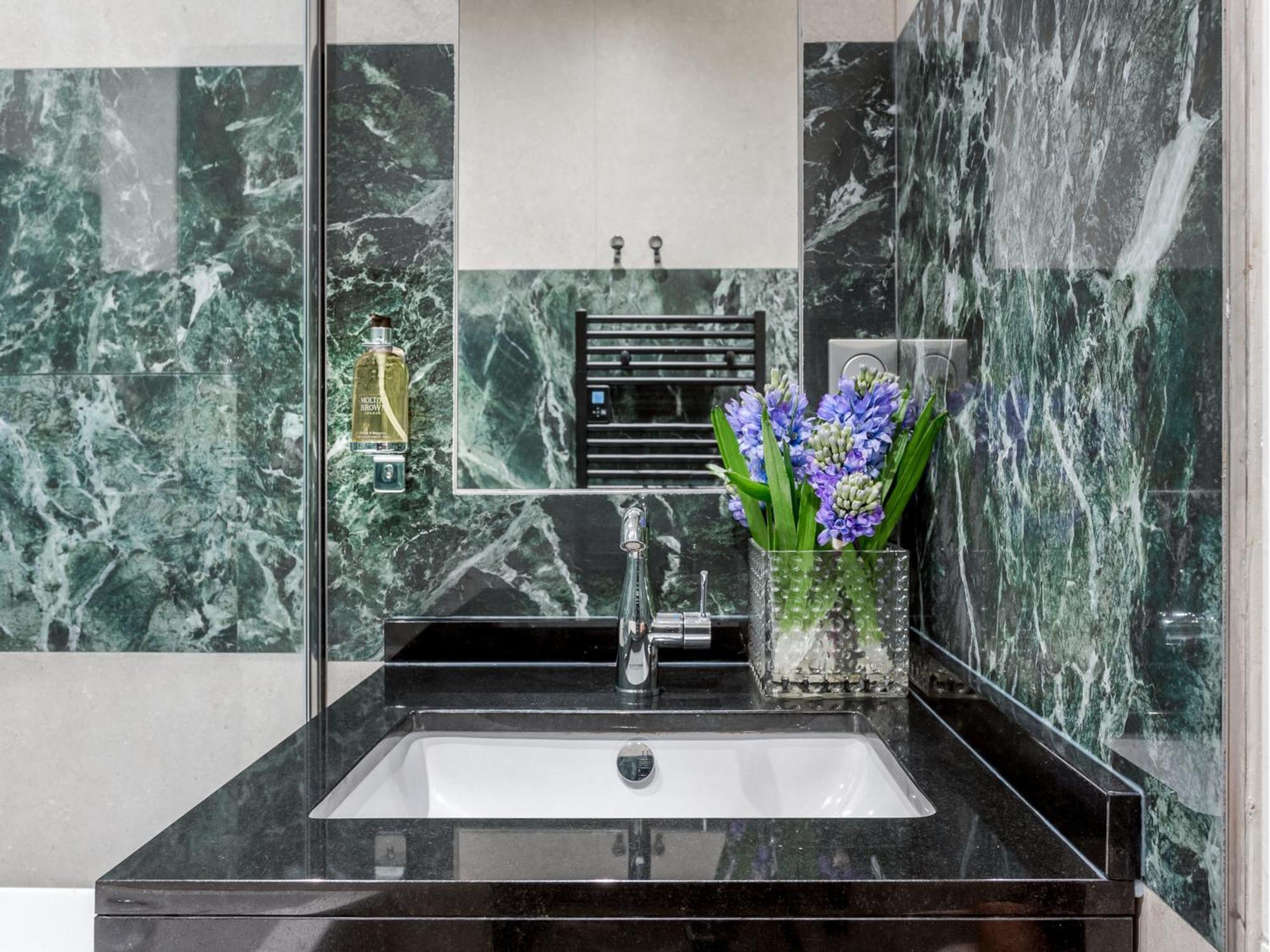 Merveil - Luxury -champs Elysees-ponthieu Ii *